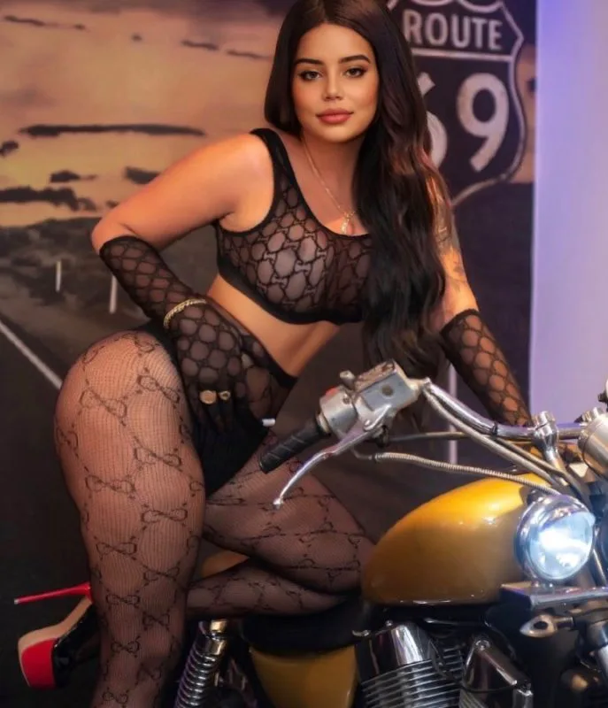 Acompanhante Bruna Palmerão em Aragarças